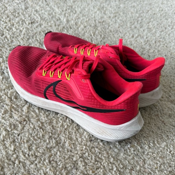 Nike Air Zoom Pegasus 39
Mens 9.5 - Picture 3 of 7